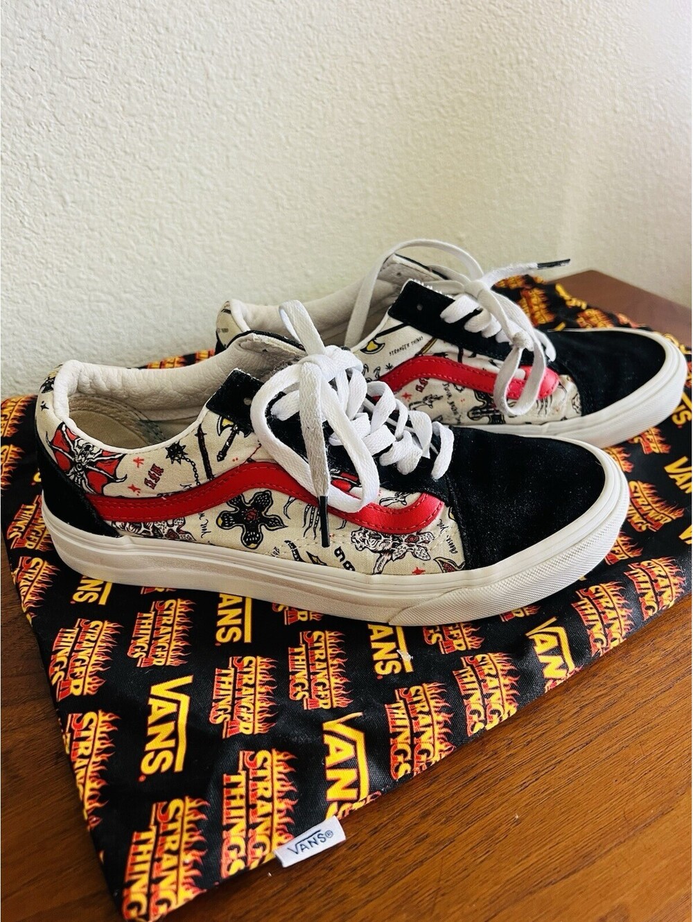 VANS Old Skool Stranger Things Collab Canvas Sneakers Black/Red/White Women 8 - Picture 4 of 15